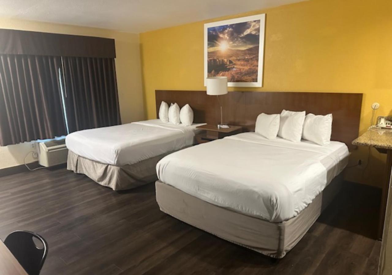 Queen Room Two Queen Beds Mobility or Hearing Access Non-Smoking