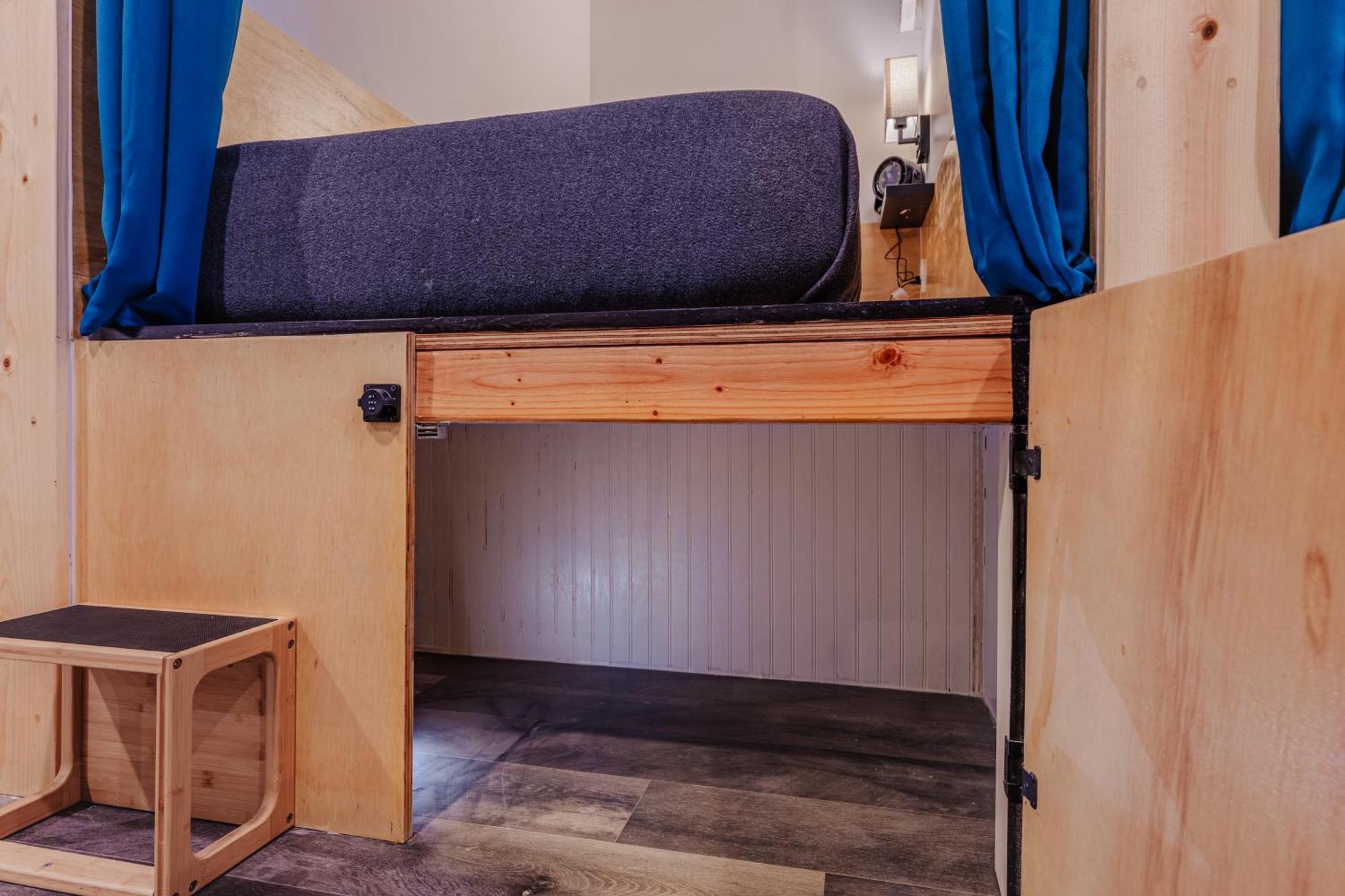 Single Bed Mixed Dormitory Room