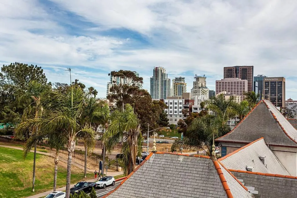 Luxurious Design One Bedroom Apt Near Balboa Park-1