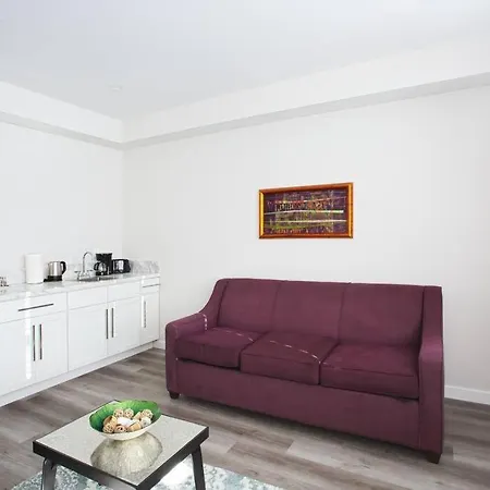 One Bedroom Apartment With Sd Downtown View-2