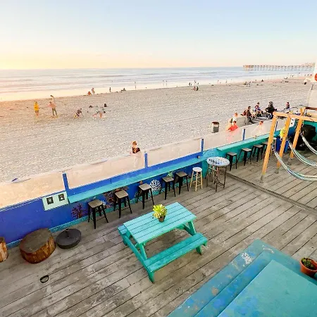 ITH Beach Bungalow Surf Hostel San Diego-3