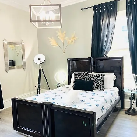Cozy Studio For Two Right In The Heart Of Gaslamp District! Perfectly Located Near Downtown San Diego!-2