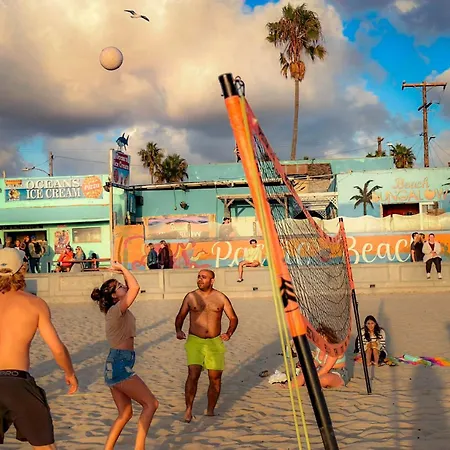 ITH Beach Bungalow Surf Hostel San Diego-2