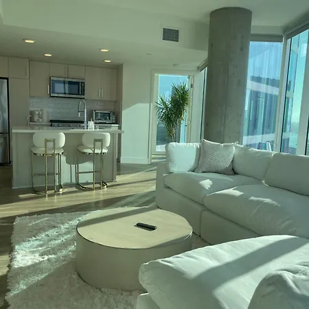 Luxury Designer Suite With Rooftop Pool, Gym-2