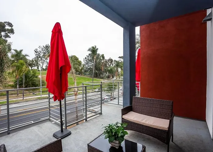 Studio With Large Balcony- San Diego Gateway