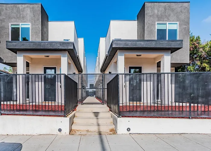 Entire Modern 2-Bedroom Home W Free Laundry, Fast Wi-Fi, Baby Crib, 10-Min To Downtown & Beach, Available Now! San Diego admite animales