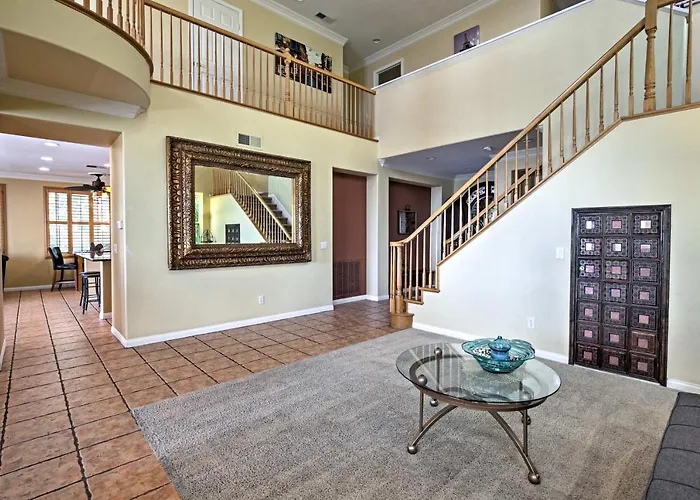 Ocean-View San Diego Home W/ Pool, Patio & Hot Tub privado